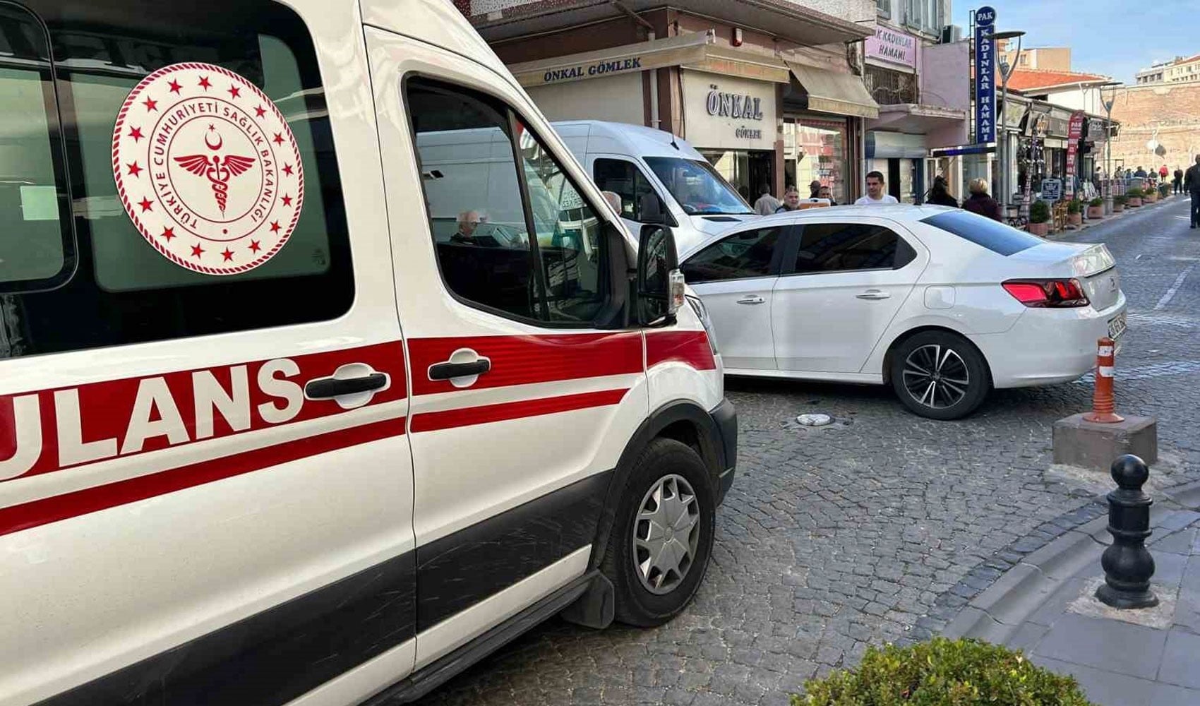 Özel okulda öğle yemeği sonrası 33 öğrenci ve 1 öğretmen hastanelik oldu