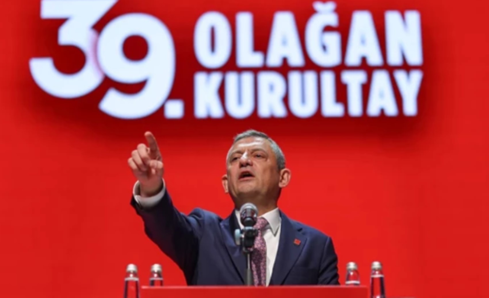 CHP kurultayındaki o pankart gündem oldu: Kılıçdaroğlu'na gönderme mi?