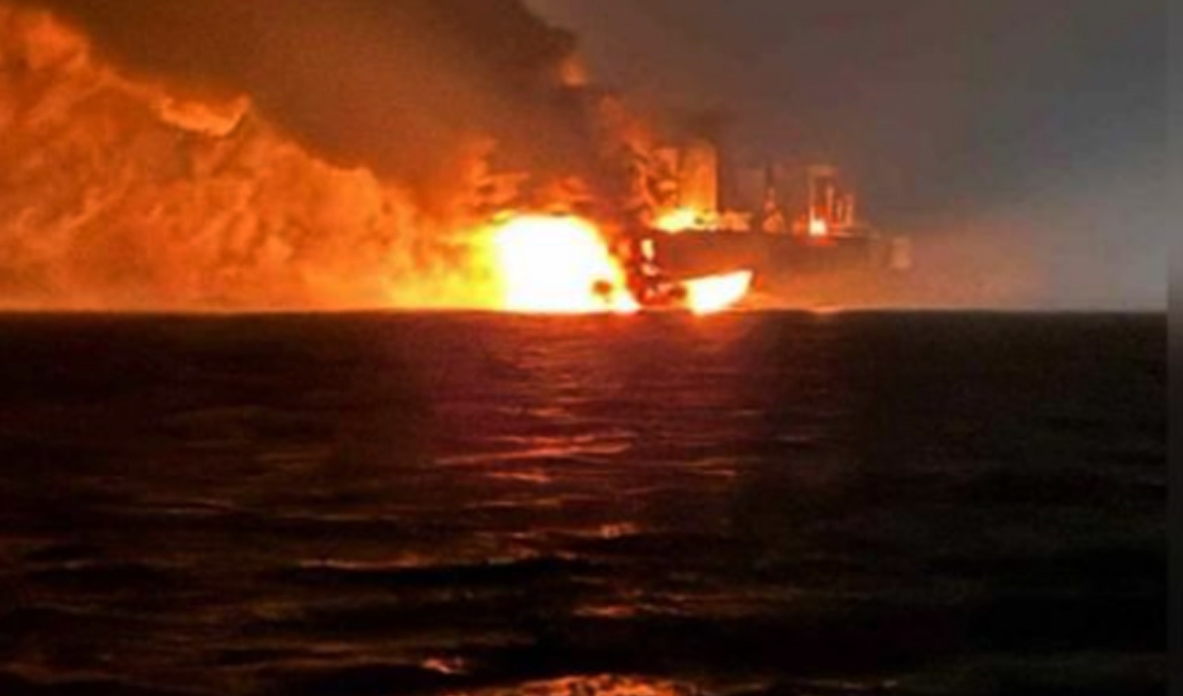 Karadeniz'de iki tanker gemisi patladı