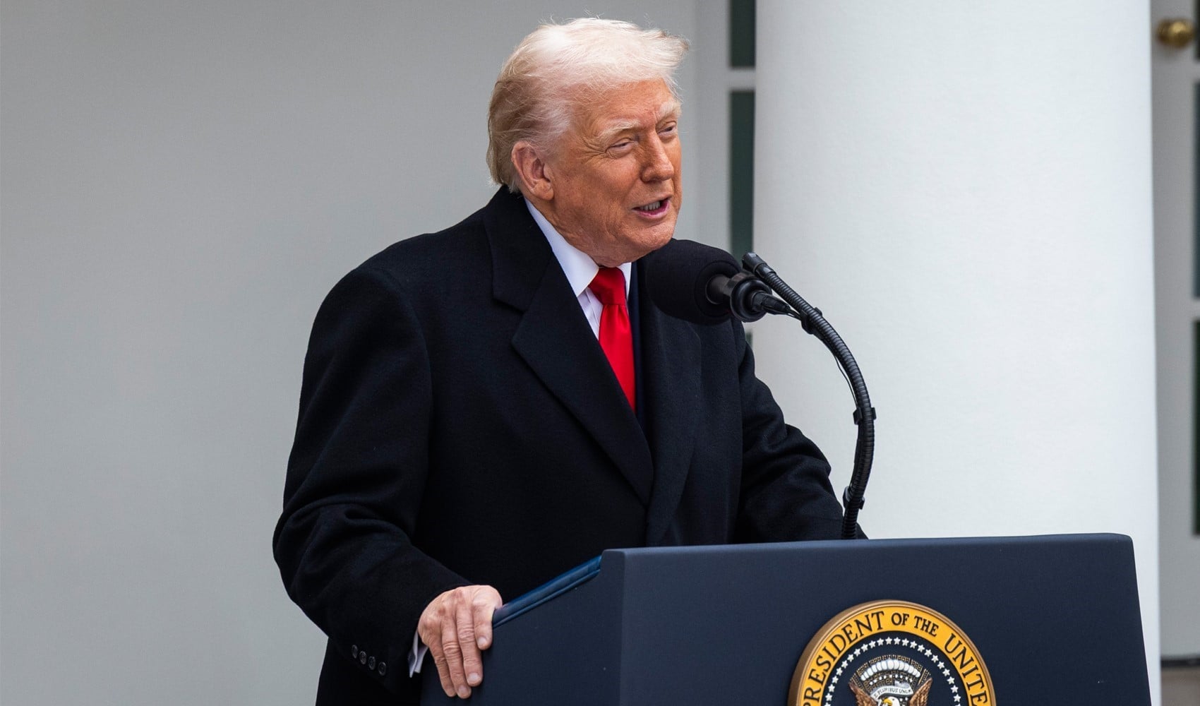 Trump açıkladı: Venezuela hava sahası kapatılacak