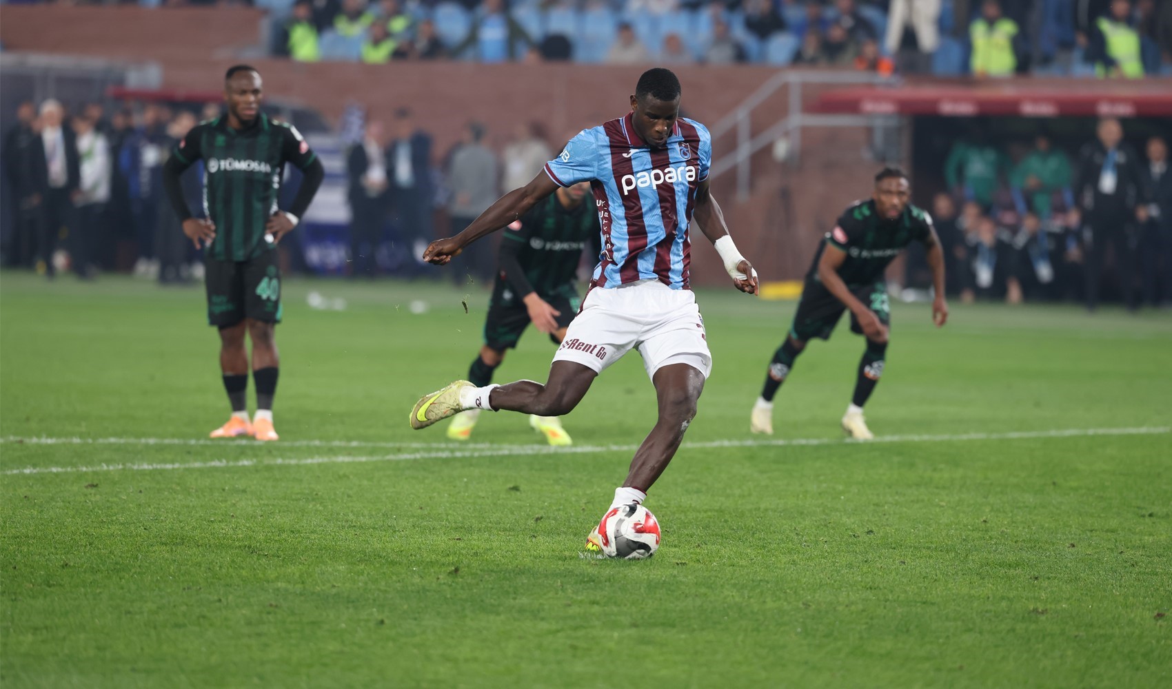 Trabzonspor, Konyaspor engelini 3 golle aştı