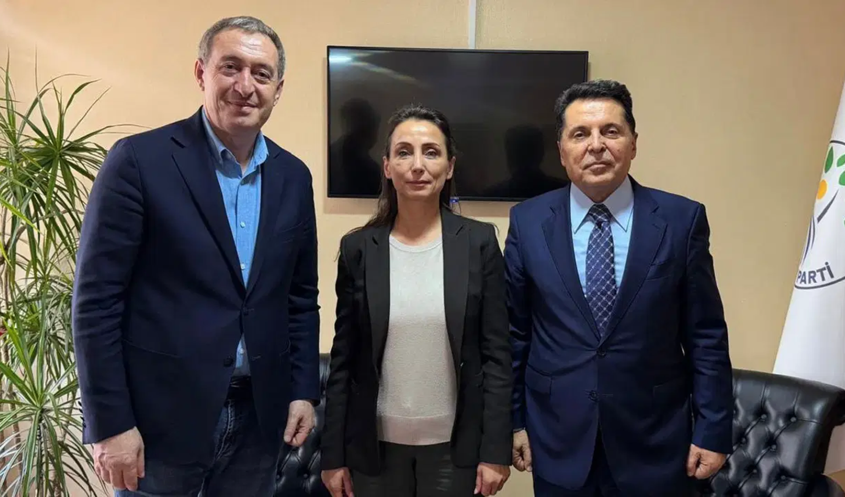 Ahmet Özer, DEM Parti liderleriyle bir araya geldi