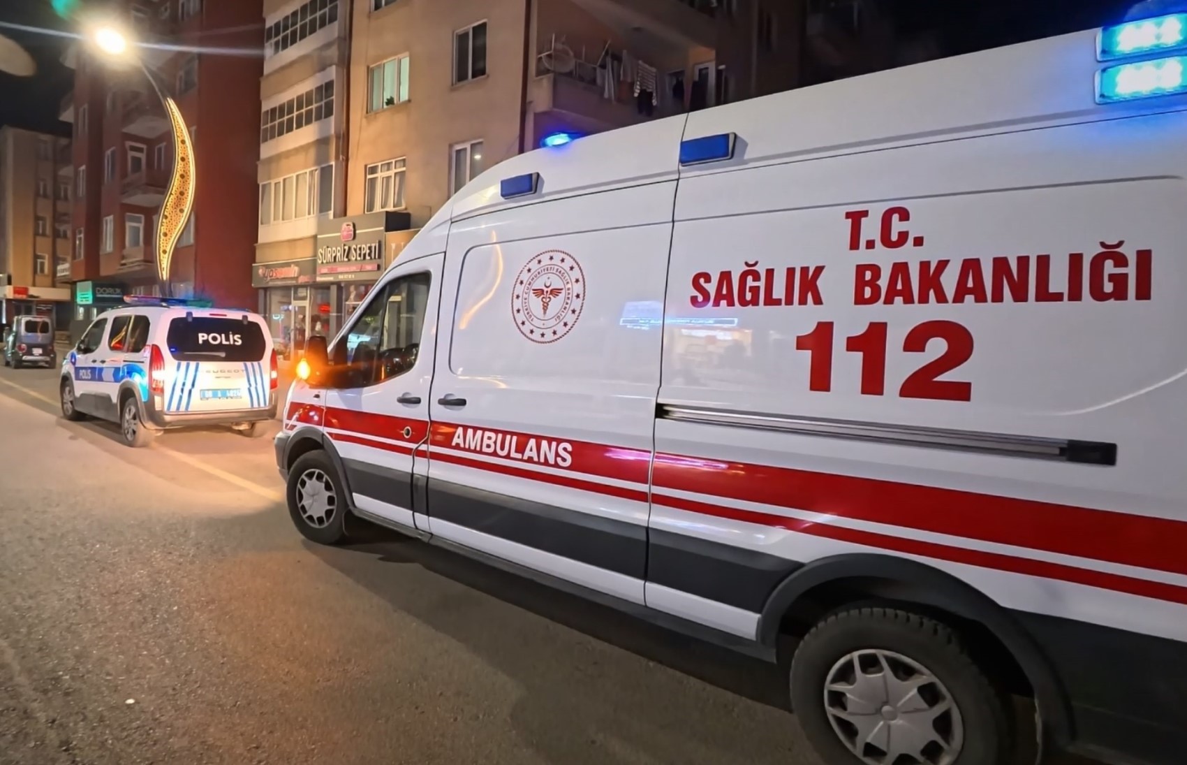 Erkek arkadaşının görüştüğü kadını bıçakladı