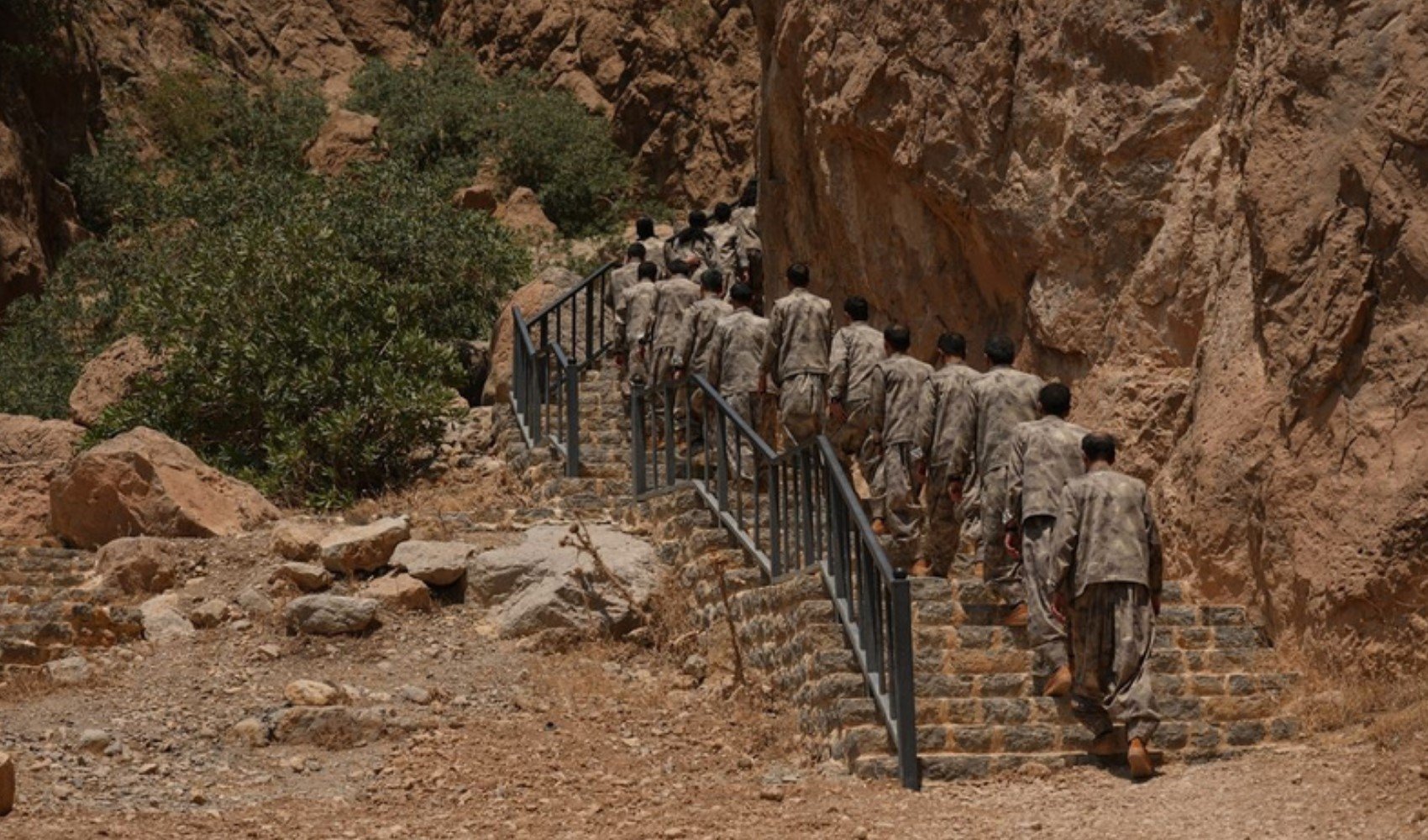 İddia: Bir grup PKK'lı terörist silahlarıyla beraber 5 ilin kırsalından Kuzey Irak'a geçti