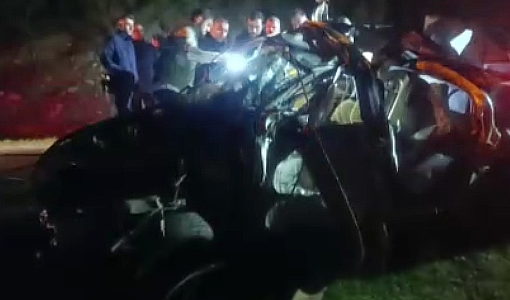 Kayıp imamın cesedinin bulunduğu araç uçurumdan çıkartıldı