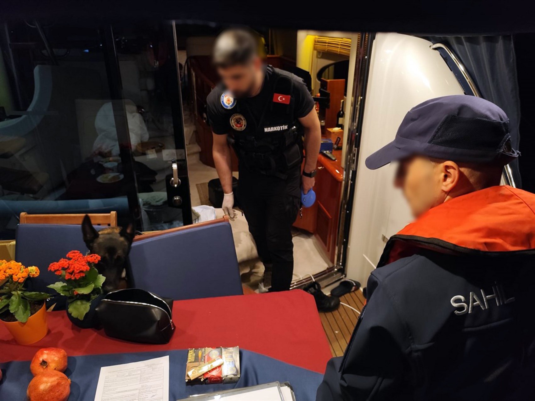 Sahil Güvenlik lüks teknelere uyuşturucu operasyonu yaptı