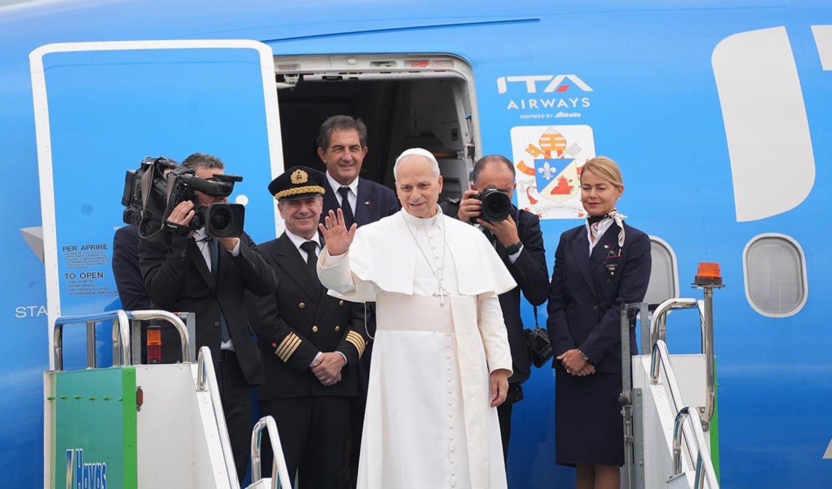 Papa 14. Leo, Türkiye’den ayrıldı: Bakan Ersoy ve Vali Gül yolcu etti