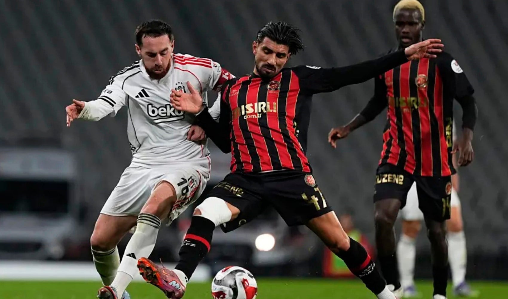 Beşiktaş 3 puanı 2 golle aldı