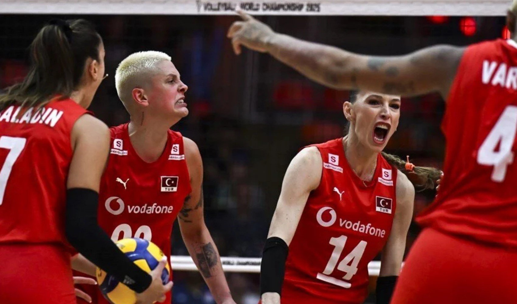 Kadın voleybol millilerinden Afganistan karşısında net galibiyet