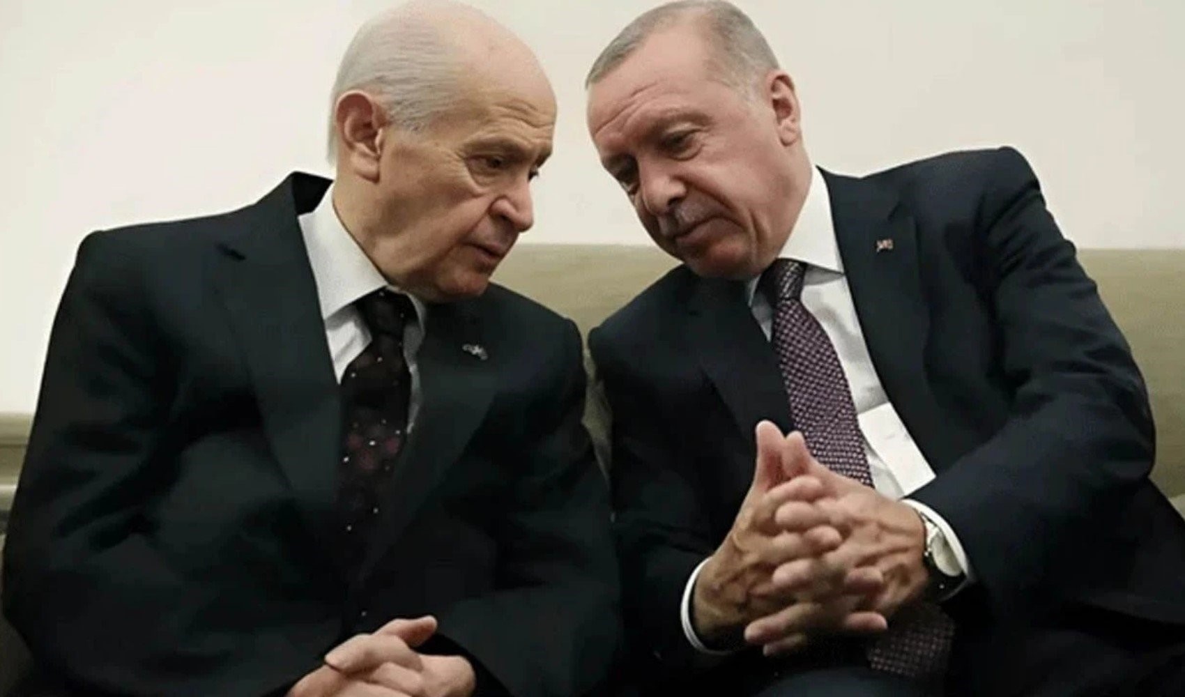 Kuzey Kıbrıs medyası yazdı! Ankara ile davet krizi: 'Erdoğan, Bahçeli'den çekiniyor'
