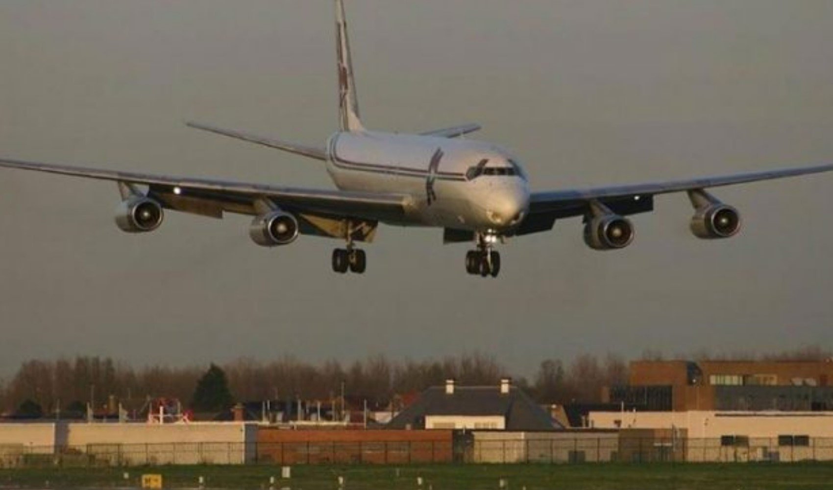 Brüksel Havalimanı’nda İHA alarmı: Havaalanı uçuş trafiğine kapatıldı