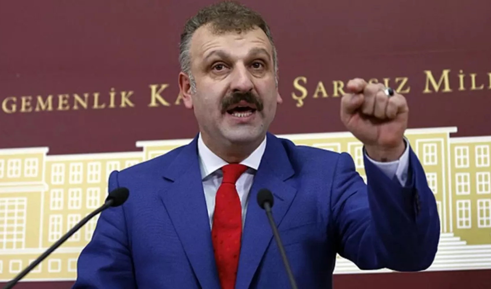 Cumhurbaşkanı Başdanışmanı Saral'dan, Özgür Özel'e 'yerini bilecek' çıkışı: Her türlü sınırı aşmıştır