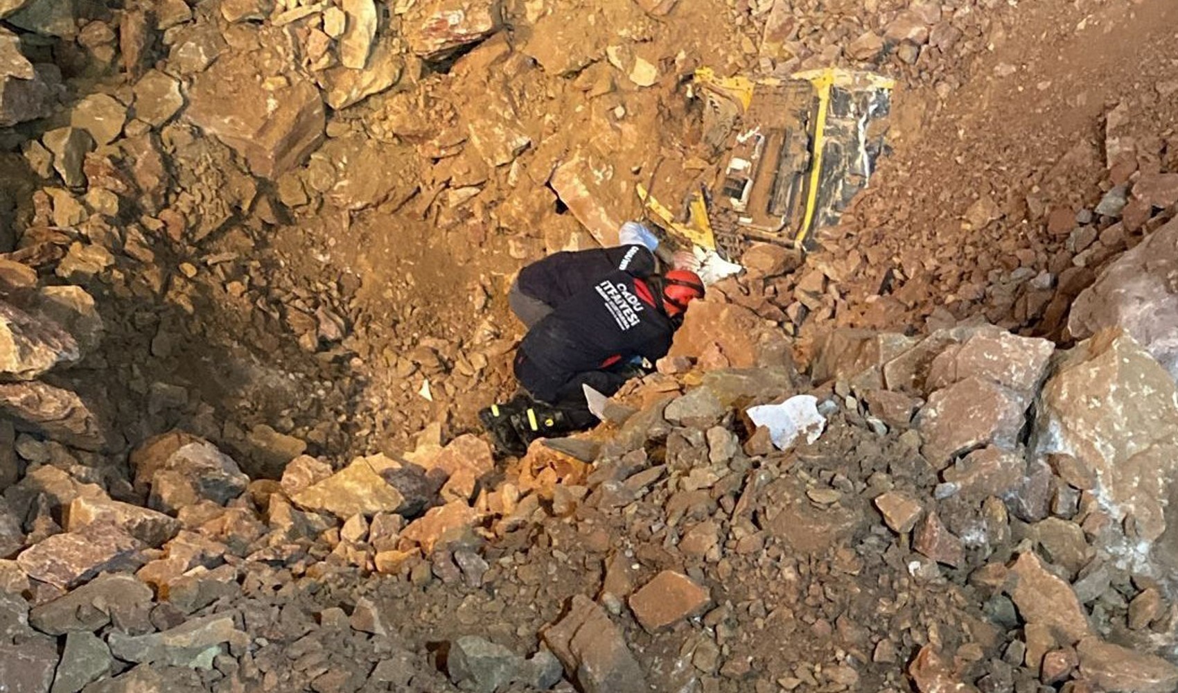 Ordu'da göçük altından bir kişinin cansız bedeni çıkartıldı