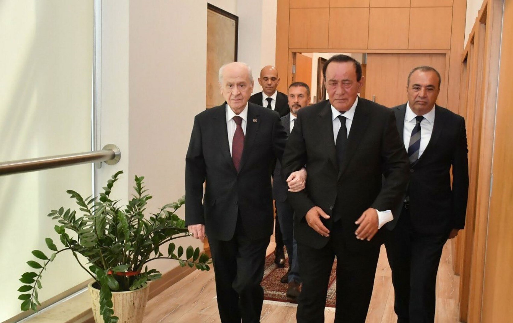 MHP lideri Bahçeli'den iki isme 'Yurt dışına çıkın' uyarısı