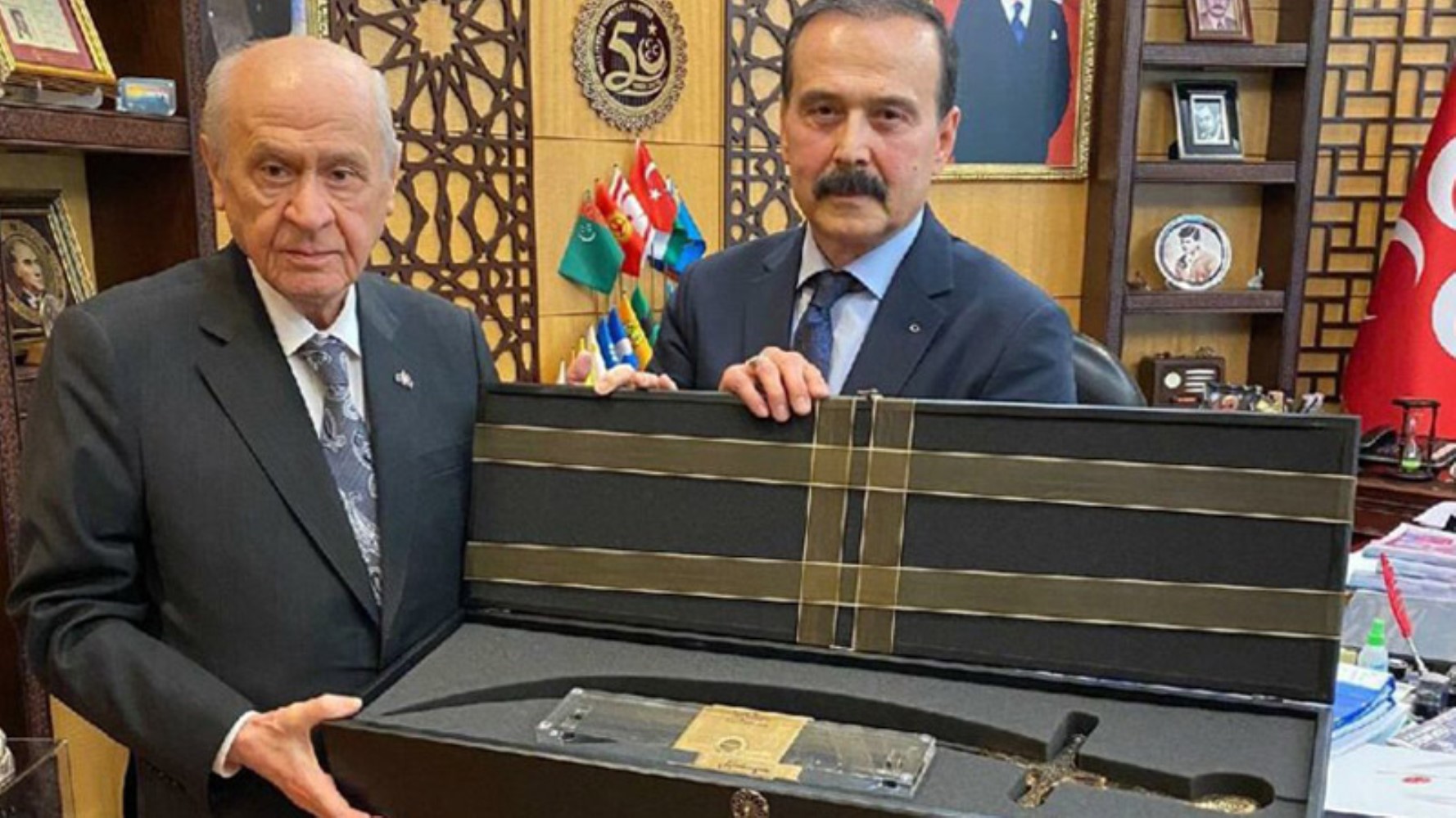 MHP lideri Bahçeli'den iki isme 'Yurt dışına çıkın' uyarısı