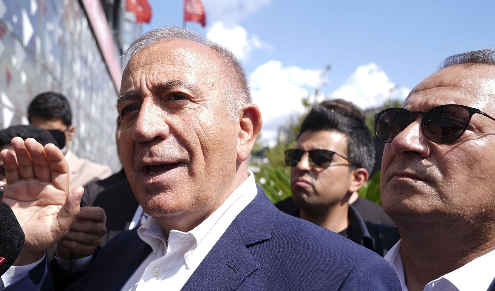 Hesaplara erişim izni isteyen Gürsel Tekin'den ilk açıklama!