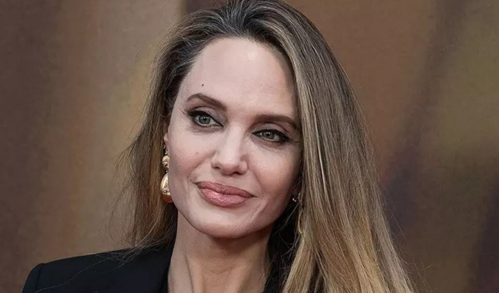 Angelina Jolie'nin Ukrayna ziyaretinde koruması gözaltına alındı