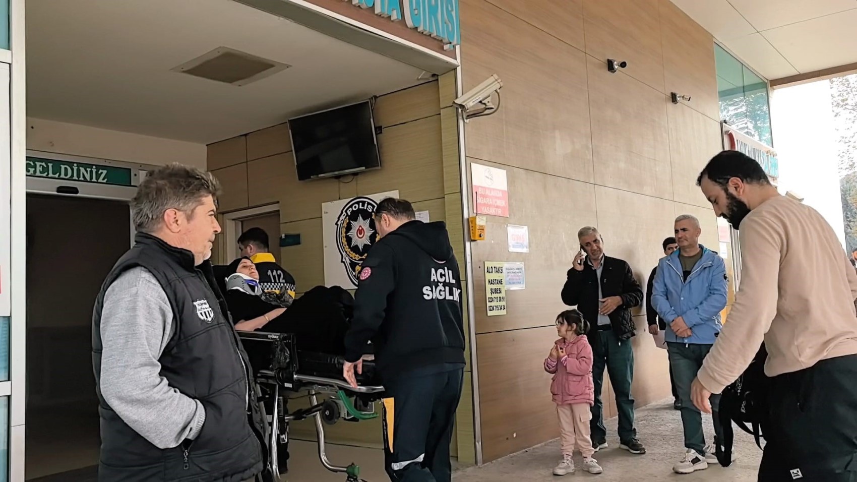 Eşine otomobil kullanmayı öğretirken şarampole uçtular