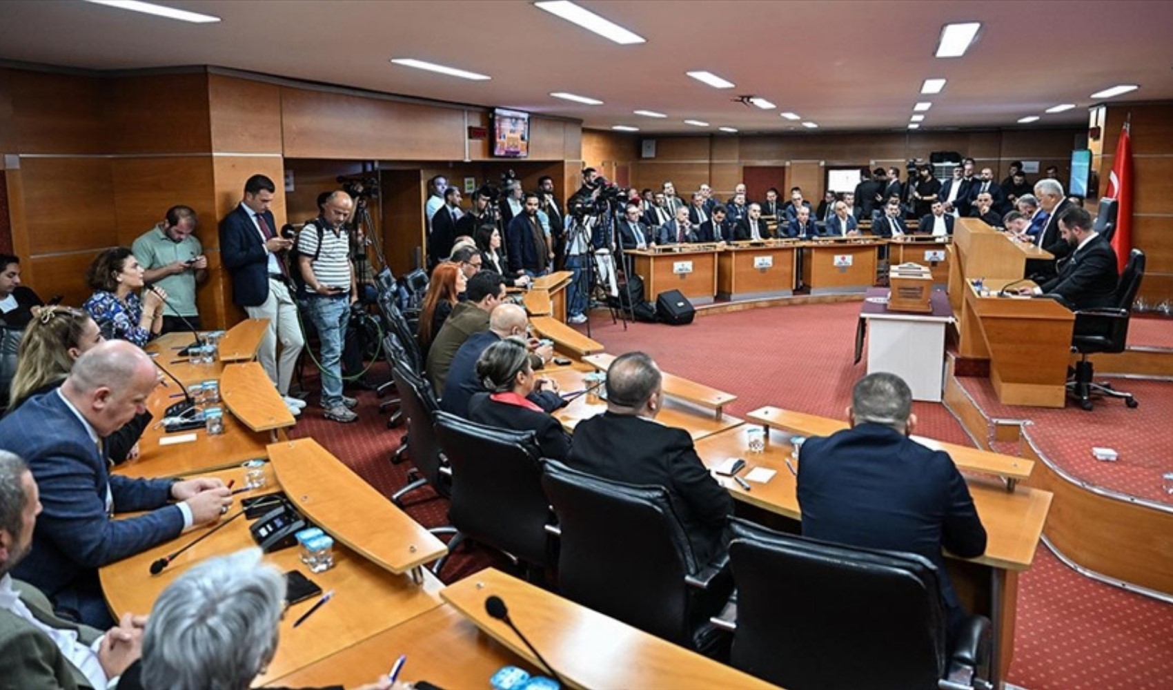 Bayrampaşa'da kaçak kafe gündemi: AKP'li isimler ödüllendirildi