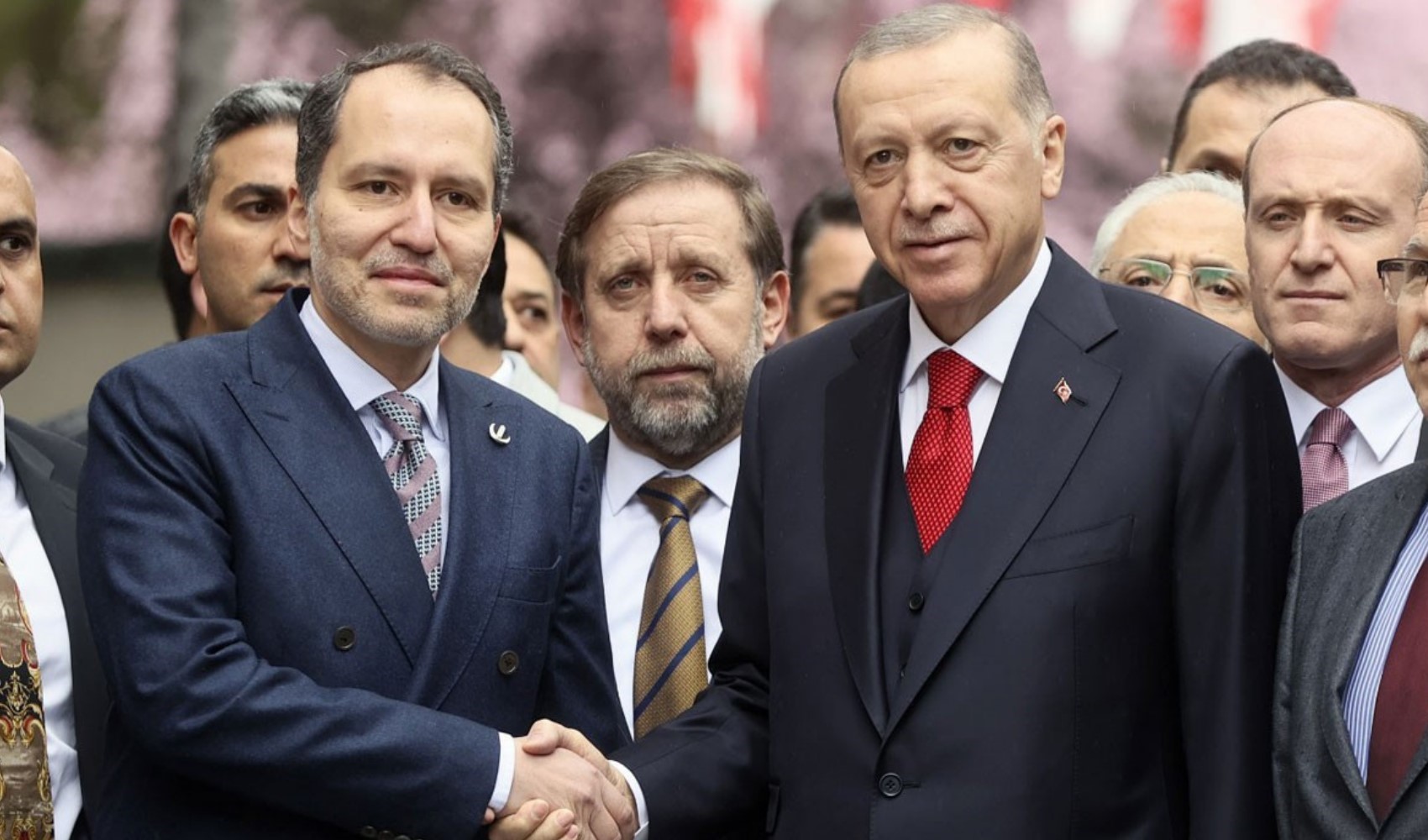 Fatih Erbakan gerçeği açıkladı: Erdoğan YRP'li isimleri arayıp AKP'ye davet etmiş! Baskı ve şantaj iddiası