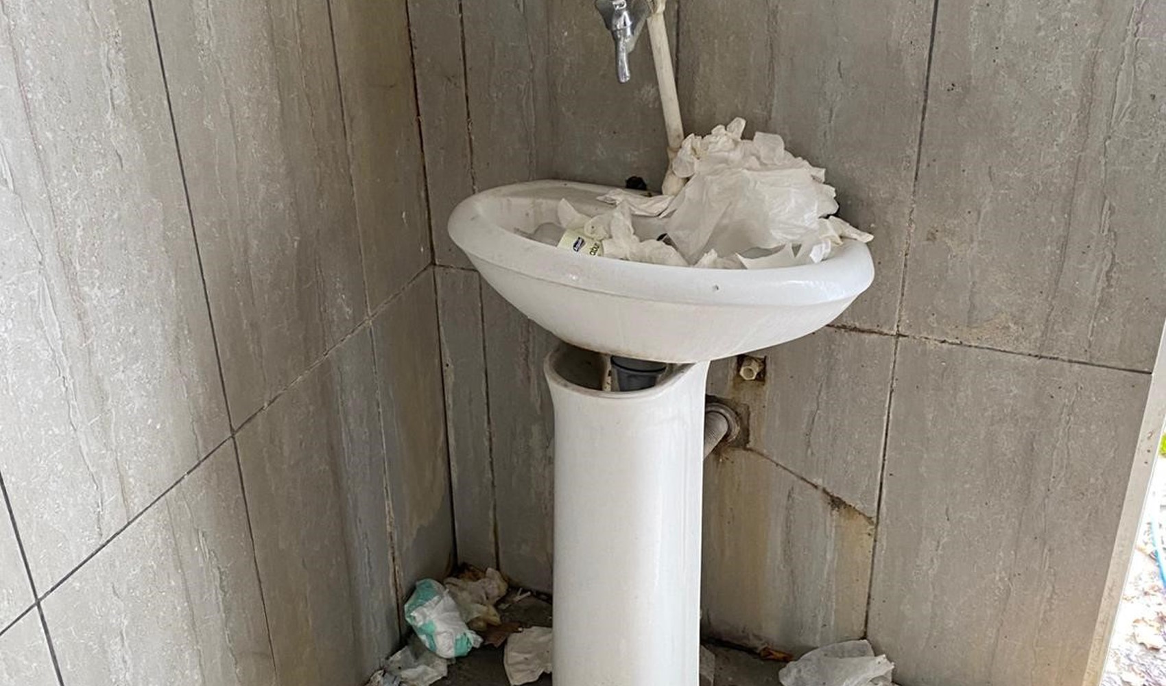 Bolu'daki türbenin kadınlar tuvaletinde tepki çeken görüntüler