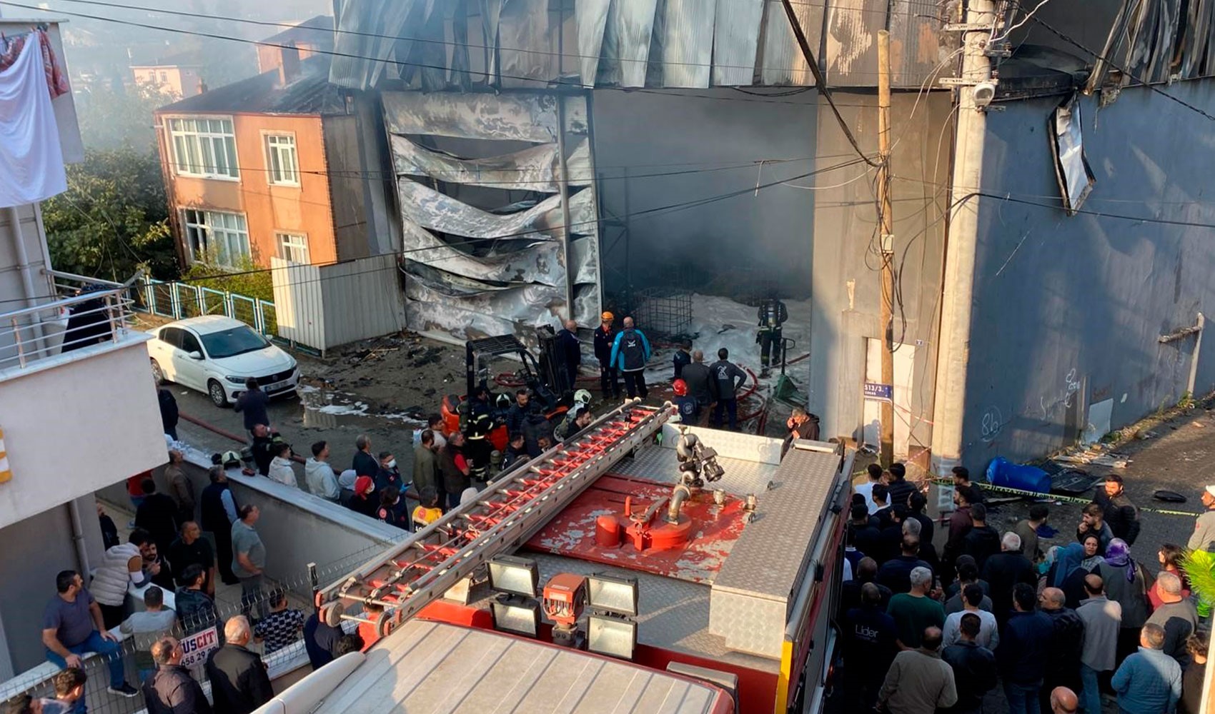 Kocaeli'deki parfüm deposunda yangın faciası! 2'si çocuk 6 işçi hayatını kaybetti