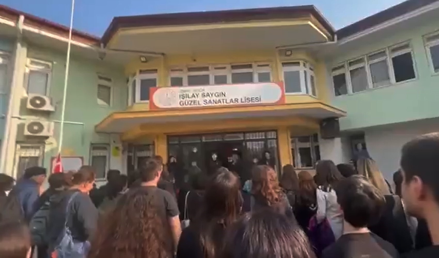 'Andımız'ın okunmasını engellemek isteyen müdürün görüntülerine CHP'den tepki: Büyük rezalettir