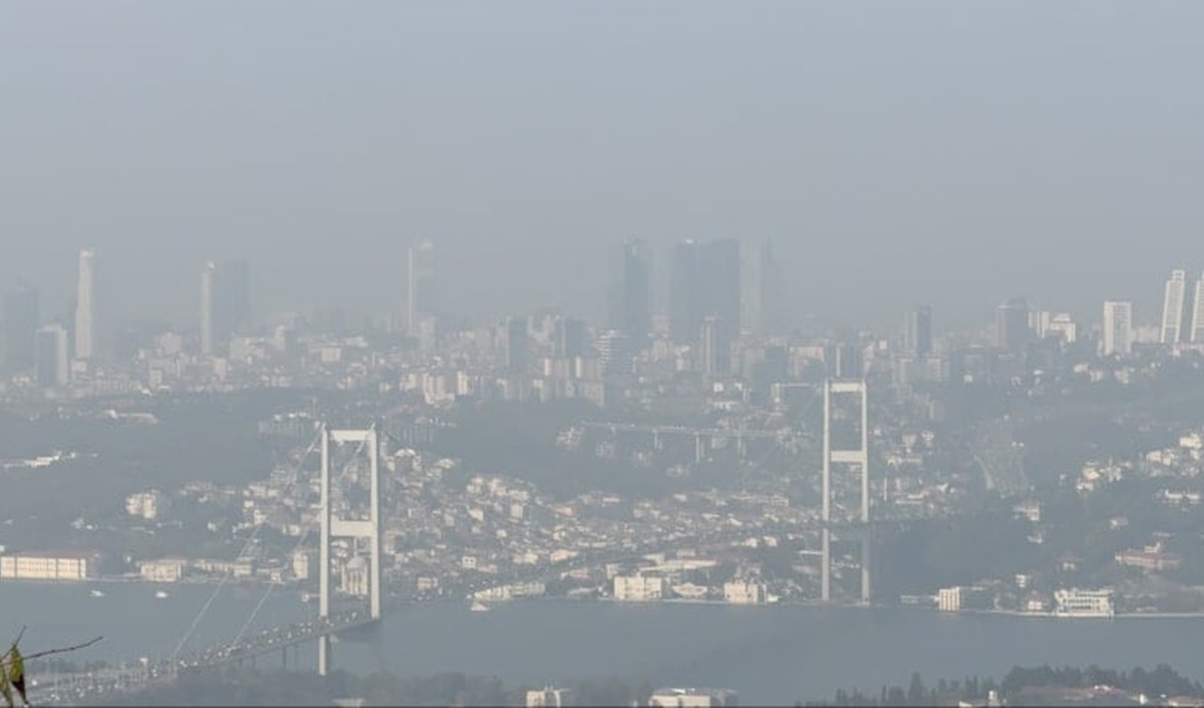 İstanbul'da yoğun sis görüş mesafesini düşürdü
