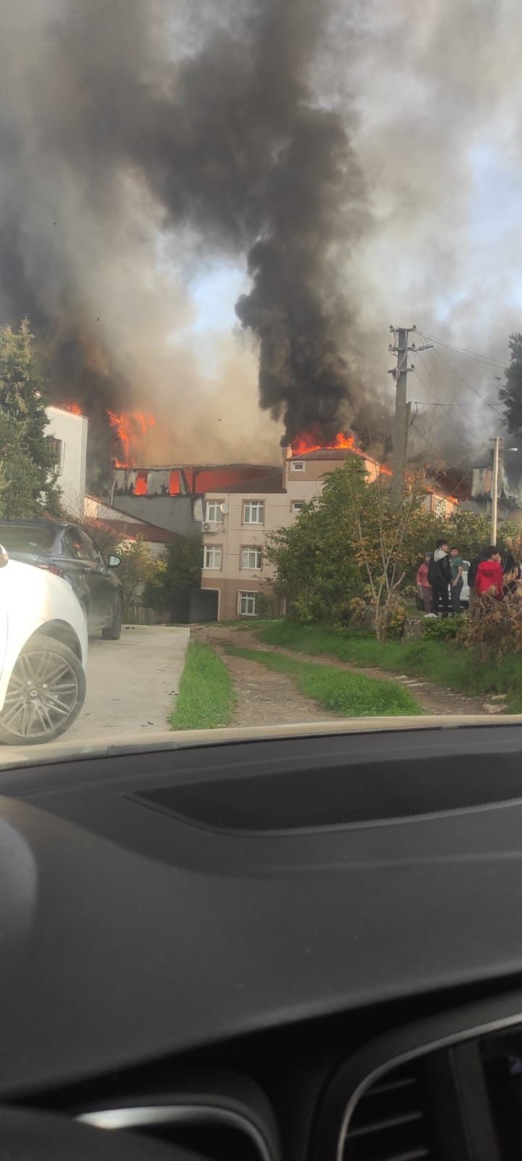 Kocaeli'de 6 kişinin hayatını kaybettiği parfüm deposunun içi görüntülendi