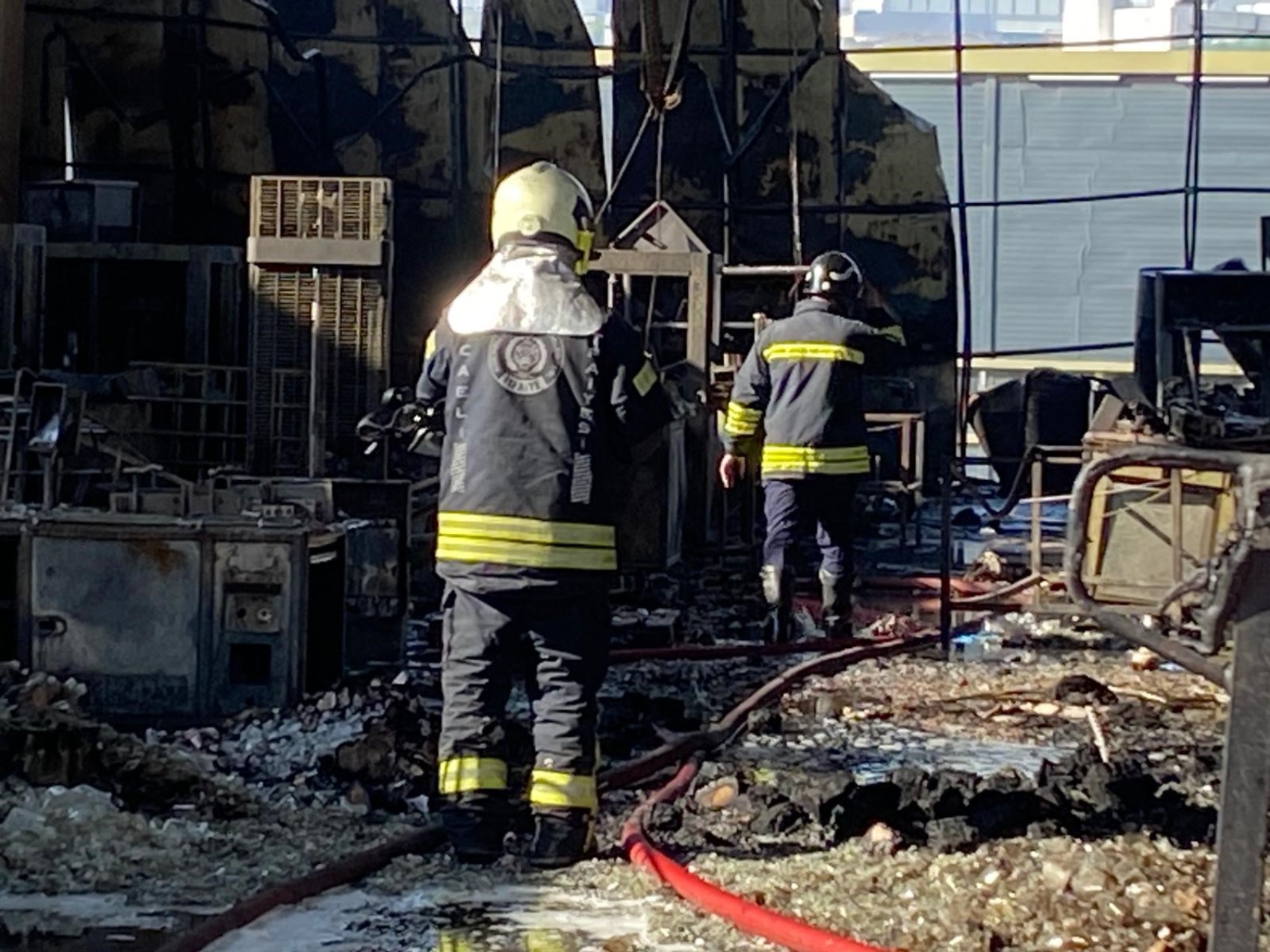 Kocaeli'de 6 kişinin hayatını kaybettiği parfüm deposunun içi görüntülendi