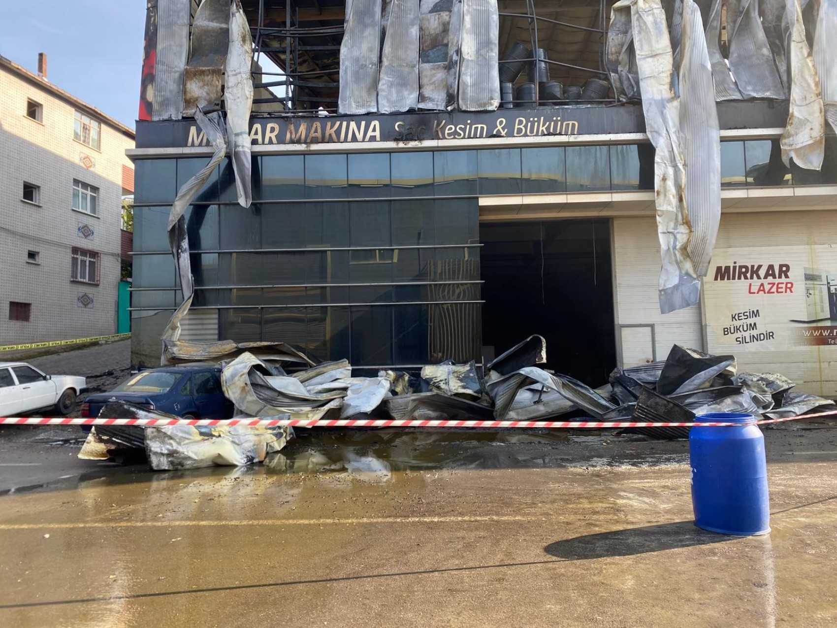 Kocaeli'de 6 kişinin hayatını kaybettiği parfüm deposunun içi görüntülendi