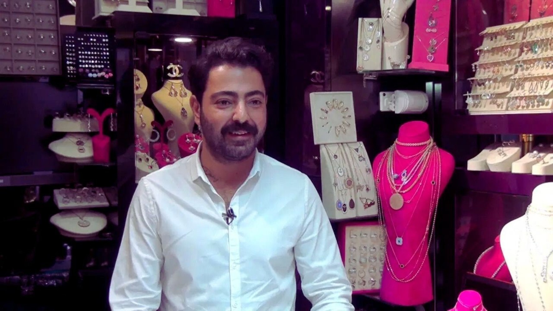 Ünlü kuyumcu Ersan Gülmez'in dükkanı gece yarısı kurşunlandı: Sipariş üzerine yapılmış