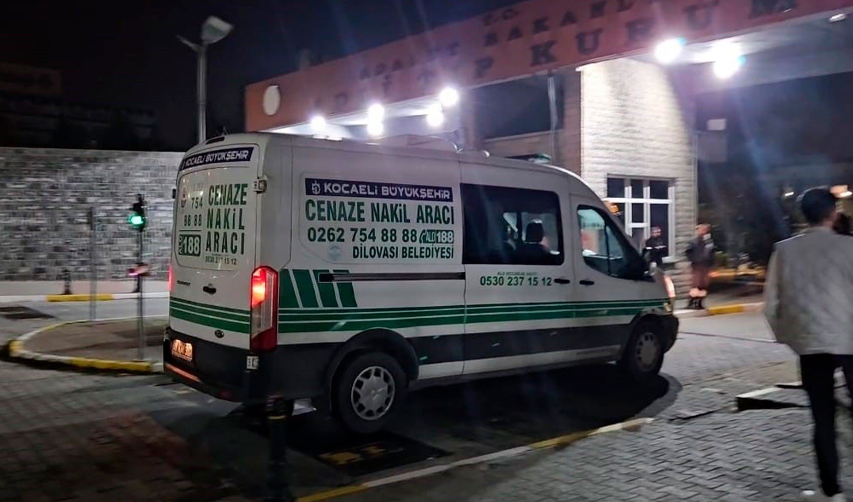 Kocaeli'deki yangın faciasında hayatını kaybedenlerin cenazeleri ailelerine verildi