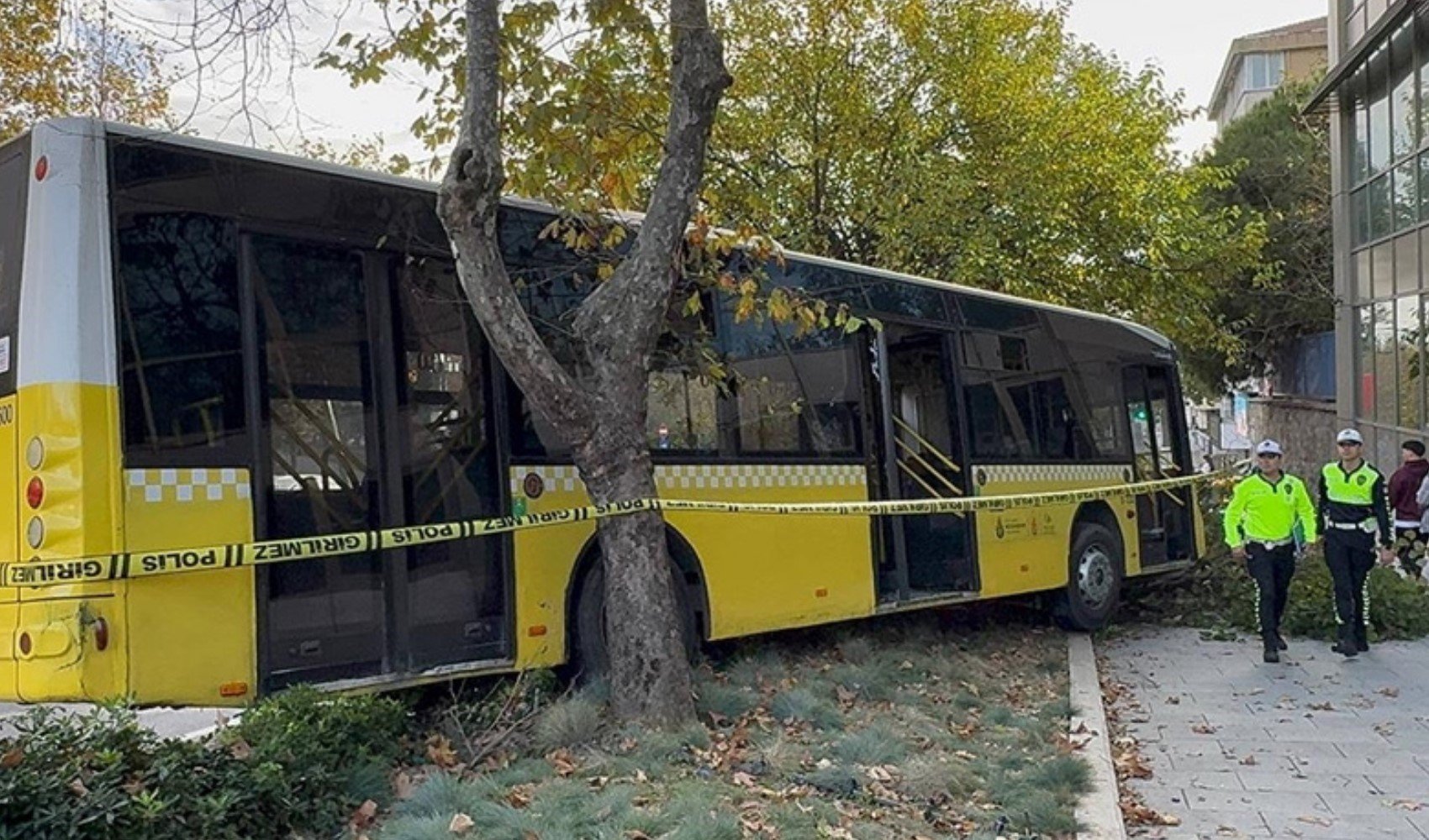 İETT otobüsünde korkunç kaza: Şoför kalp krizi geçirdi
