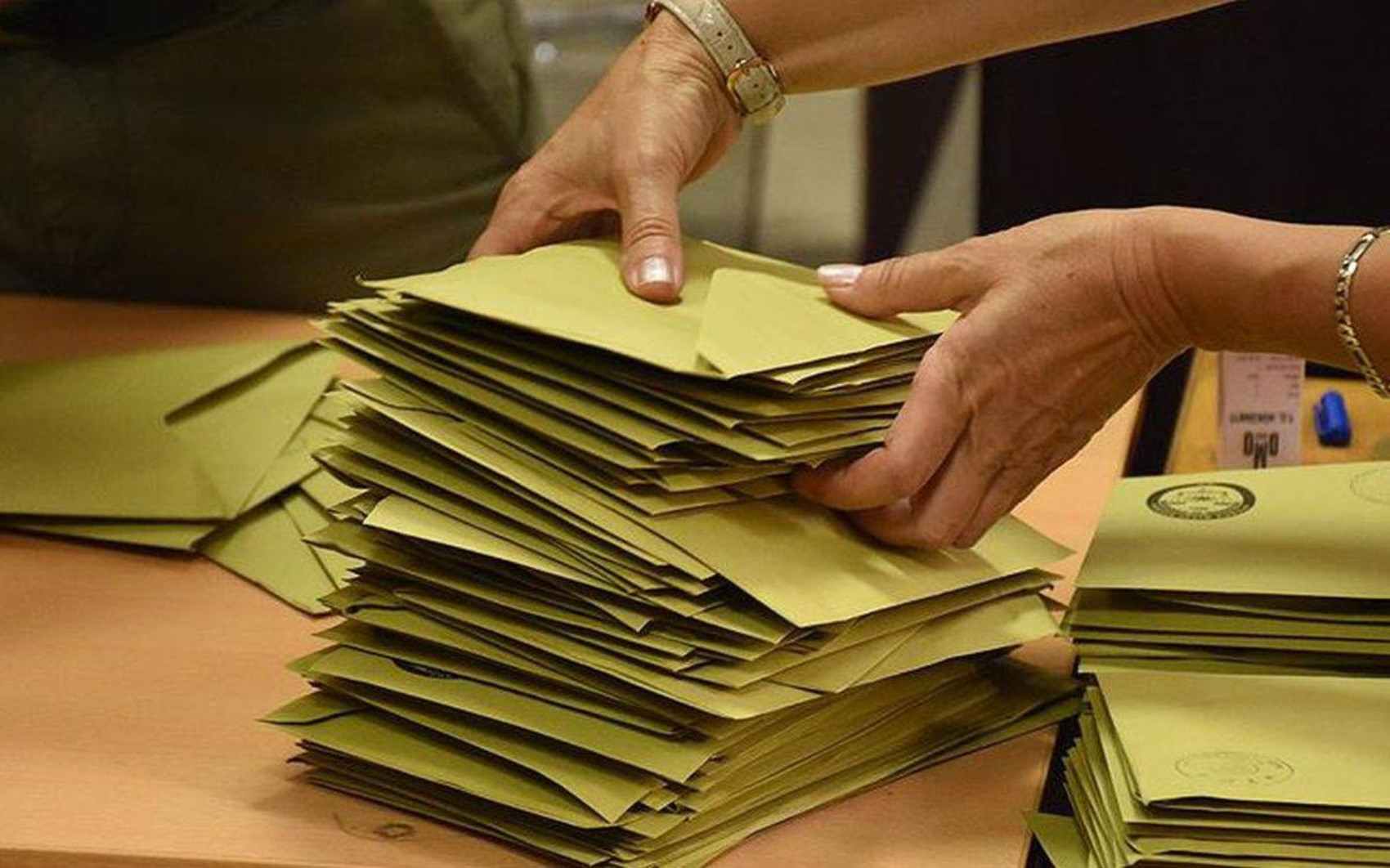 AKP'ye kötü haber: DEM Parti seçmeniyle yapılan anketten CHP çıktı!