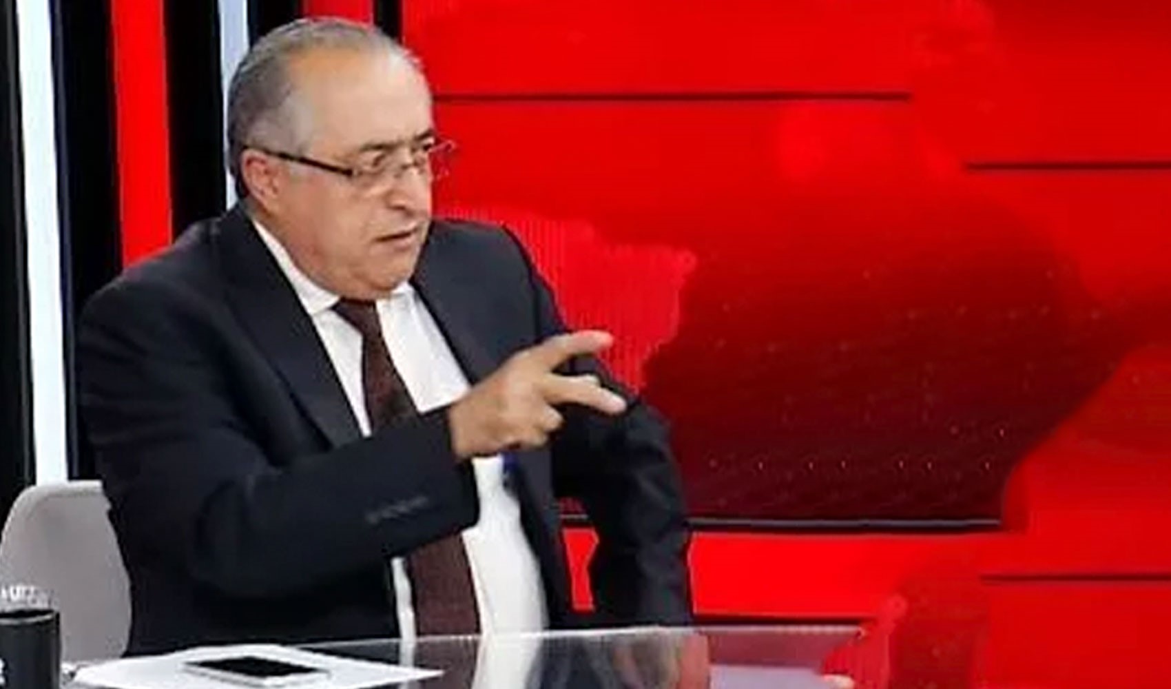 Emekli Başsavcı Demir bu kez sosyal medyada hakaret yağdırdı