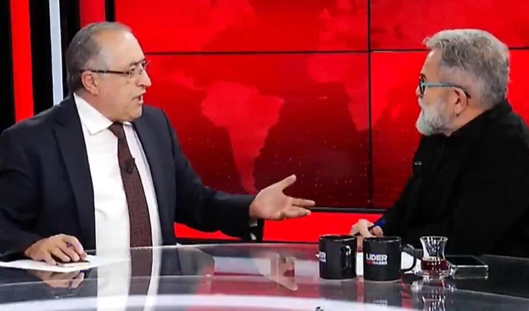 Emekli savcı Demir ile gazeteci Tarakçı arasındaki atışma sosyal medyada sürdü: Kesinlikle başka sorunları var