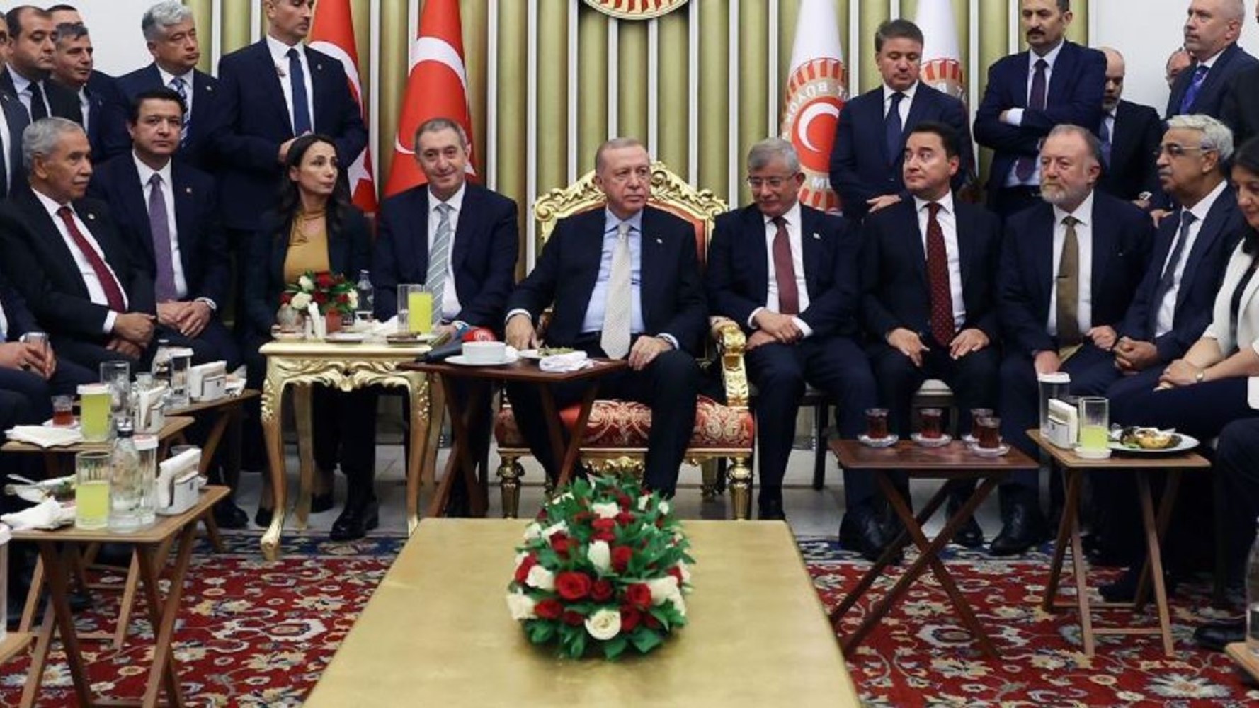 Cumhur İttifakı'nı karıştıran anket: AKP koridorlarında MHP'ye sert eleştiriler