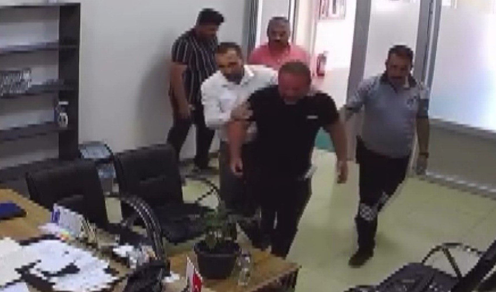 Belediye önünde kendisini ateşe vermişti: Olayın görüntüleri ortaya çıktı