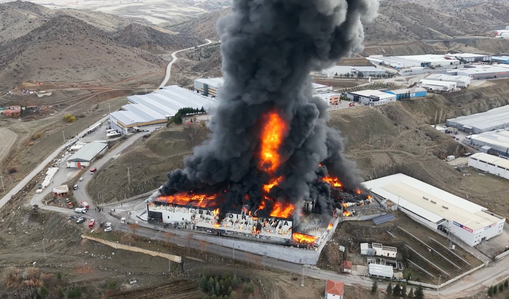 Kırıkkale'de fabrika yangını: İş yerleri tahliye edildi