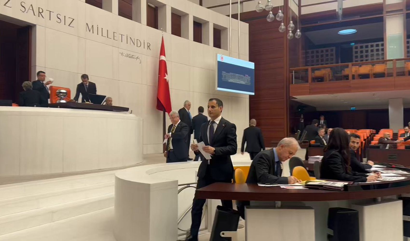 İktidarın bütçe görüşmelerine katılmaması tartışma yarattı