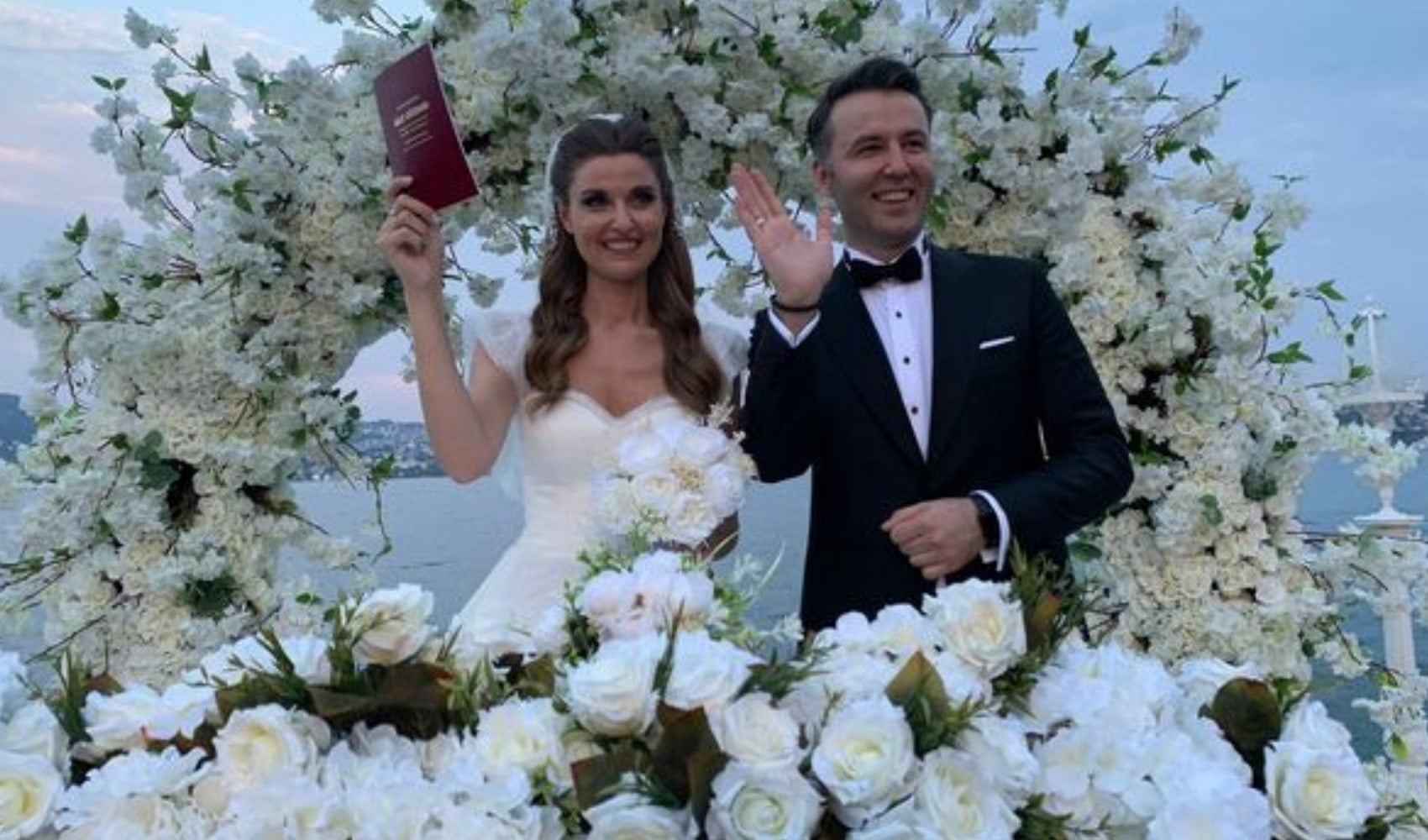 Mehmet Akif Ersoy'un eski eşine yorum yağdı