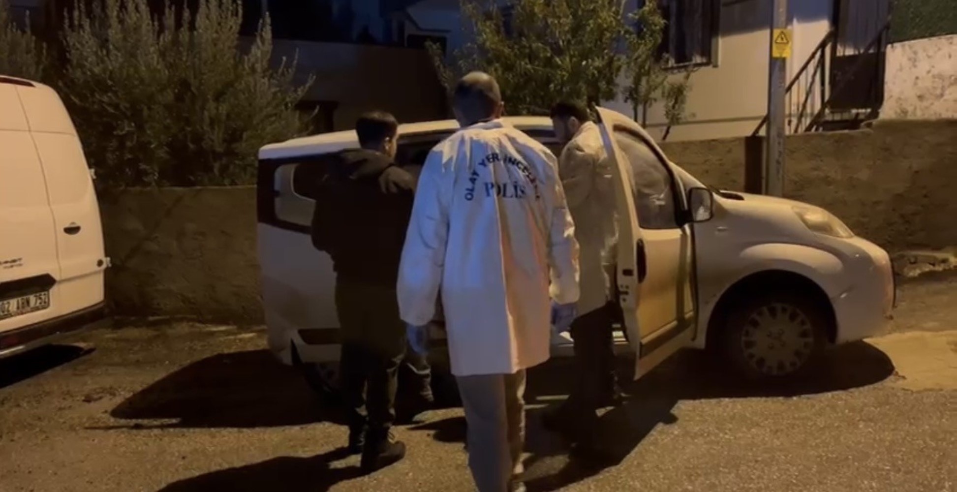 Eşini ve bacanağını öldürüp kaçtı