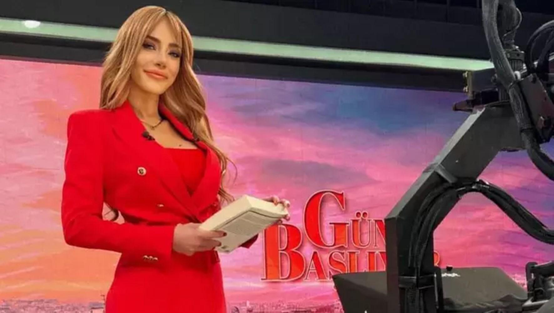 Ela Rümeysa Cebeci'nin kendisine attığı mesajı canlı yayında açıkladı: 'Mehmet Akif Ersoy ile...'