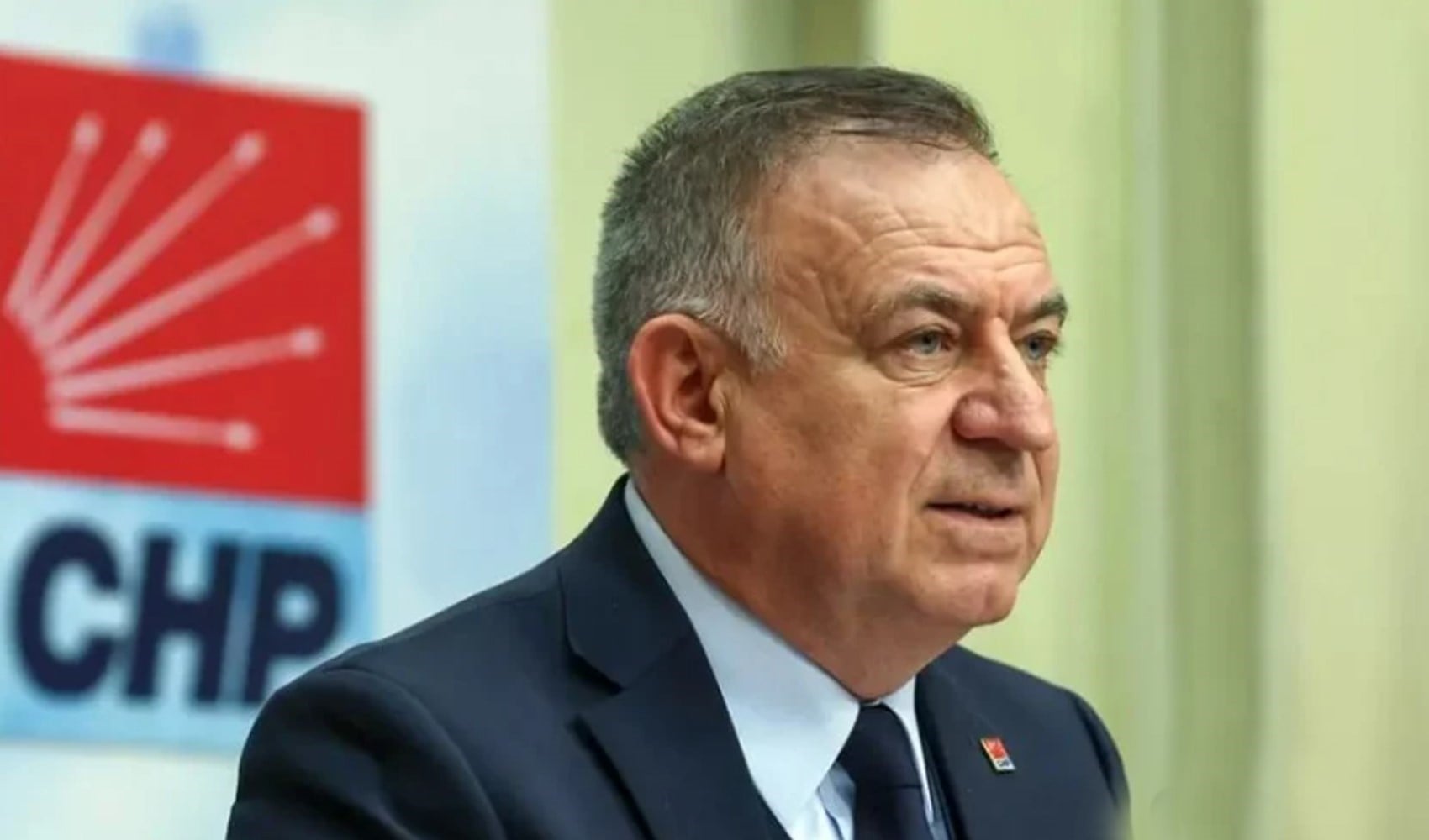 CHP'li Zeybek, Anadolu Ajansı'nın 'mezarlıklara zam' haberini eleştirdi