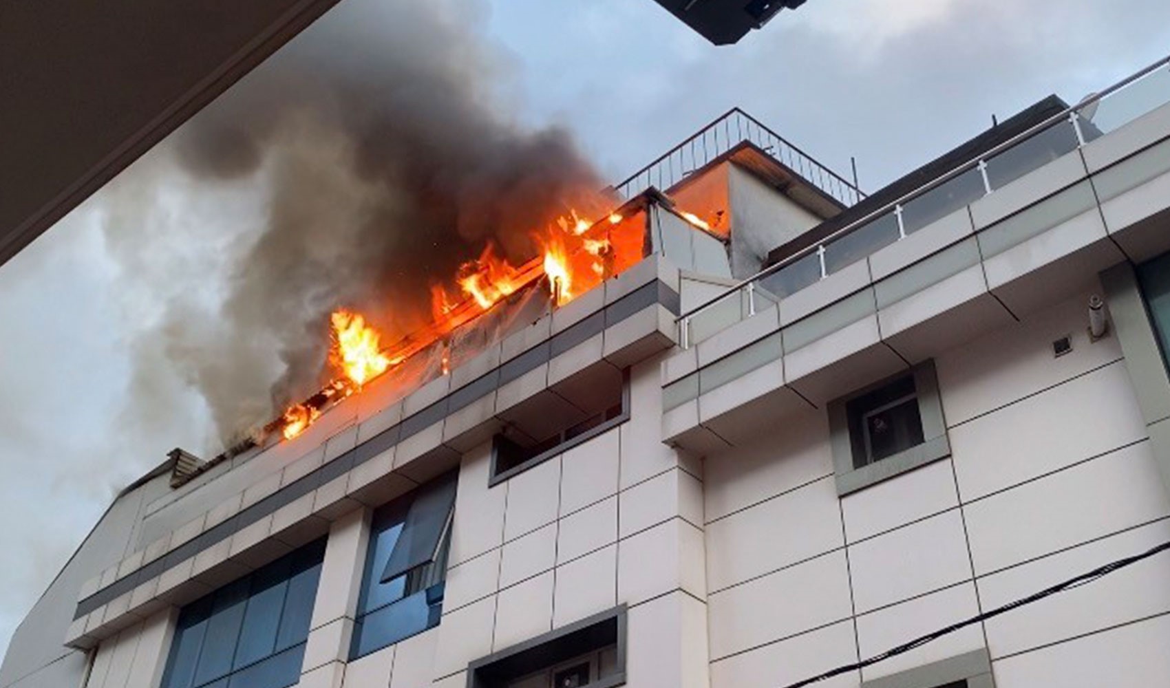 İstanbul'da otel yangını