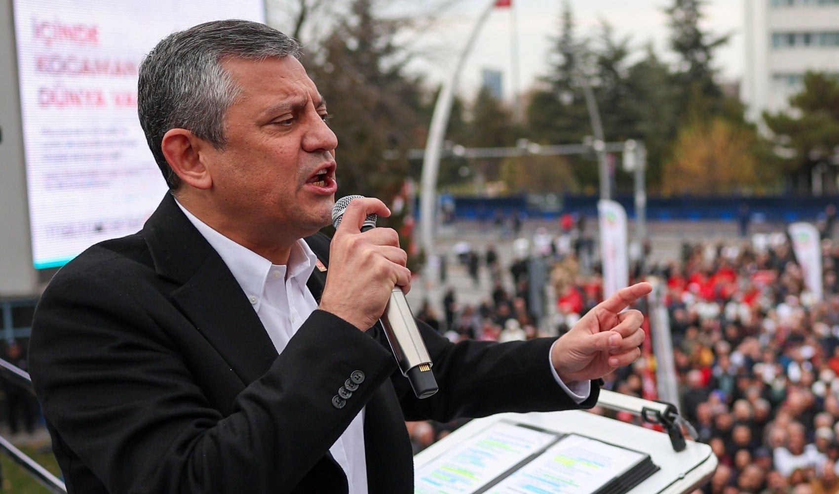 'Gündeme bomba gibi düşecek bir haberi paylaşacağız'