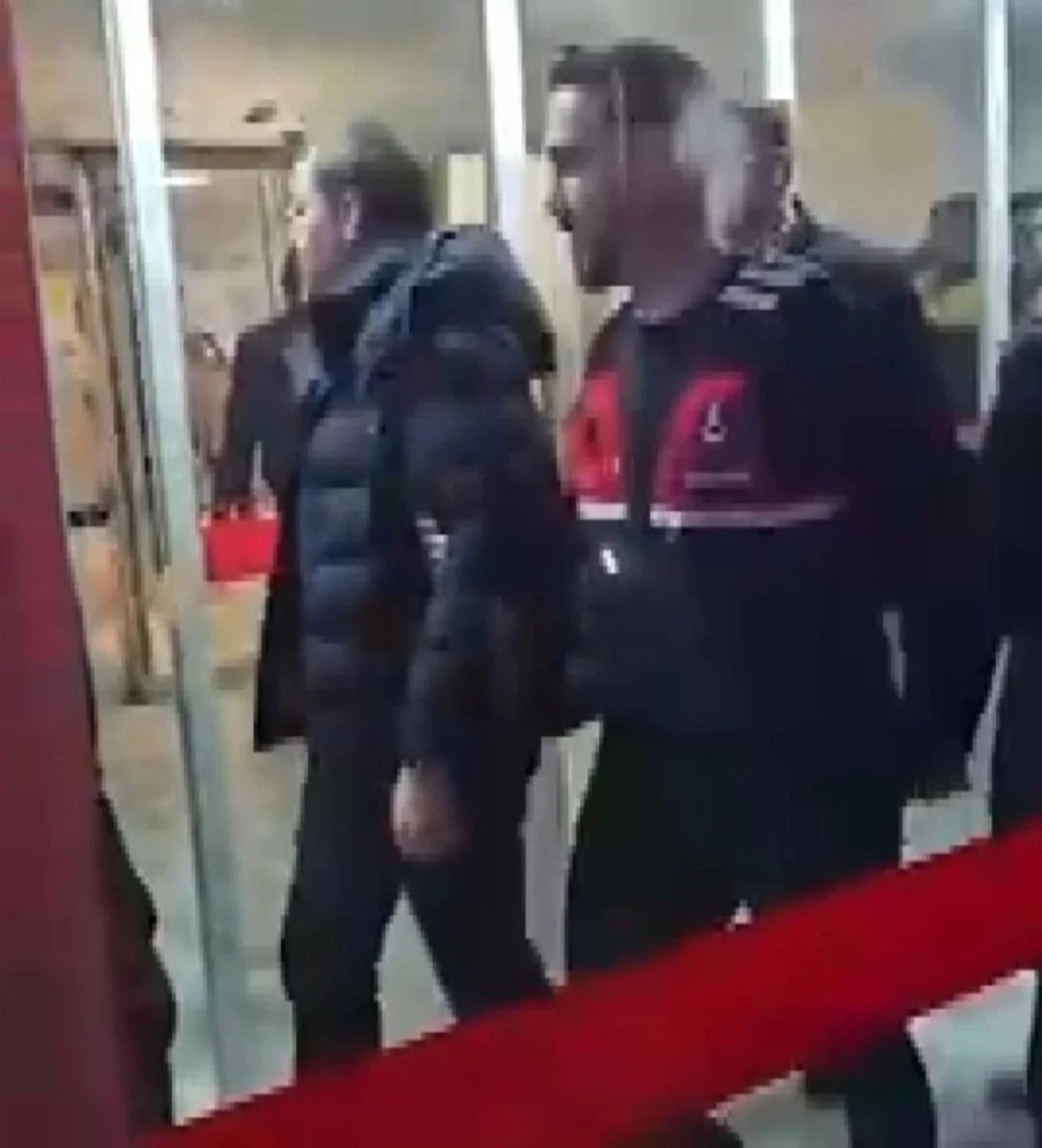 Uyuşturucu ve grup seks iddialarının arkasında iktidar savaşı mı var?  Kilit isim görevden affını isteyebilir