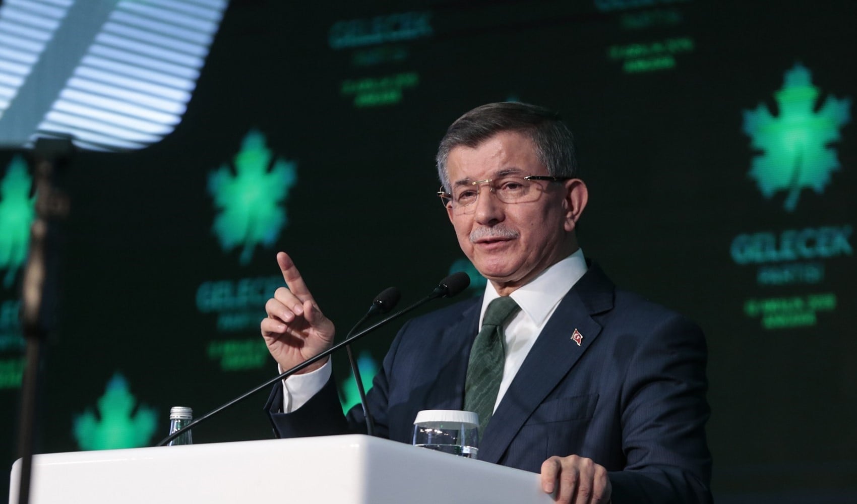 Ahmet Davutoğlu'ndan 'iş birliği yapmaya hazırız' mesajı