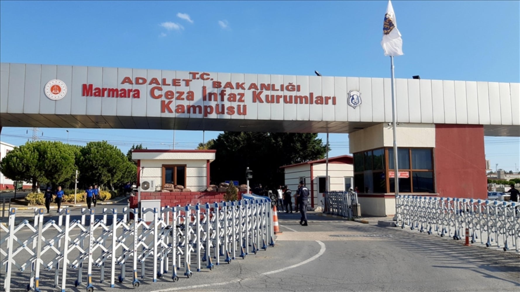 Silivri Cezaevi'nde kavga: Enver Aysever'den Ekrem İmamoğlu'na şok sözler